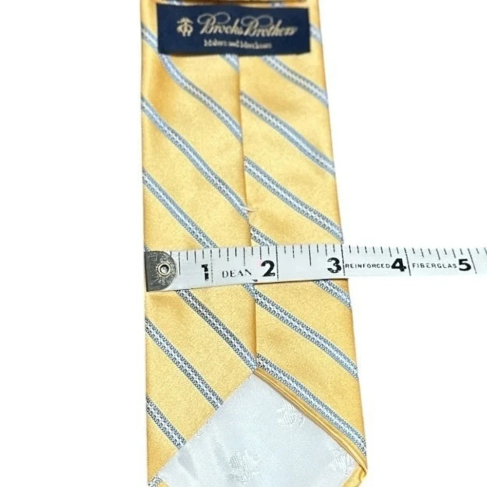 Brooks Brothers Makers and Merchants Necktie Mens Yellow Blue Stripe Silk USA